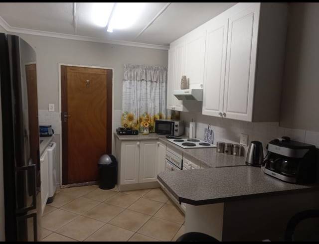2 BEDROOM TOWNHOUSE FOR SALE IN ROOIHUISKRAAL